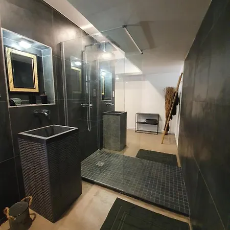 Au Secret Des Bregines 住宿加早餐酒店 贝济耶