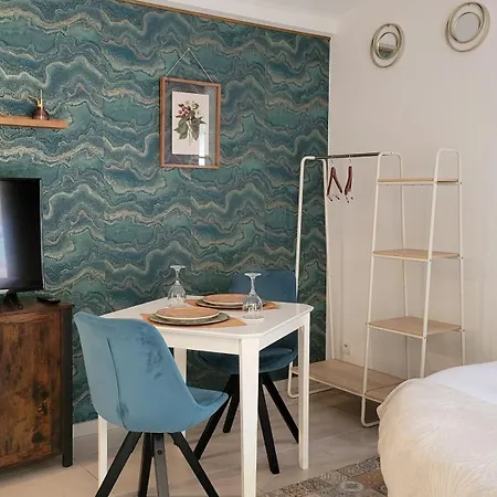 Au Secret Des Bregines 住宿加早餐酒店