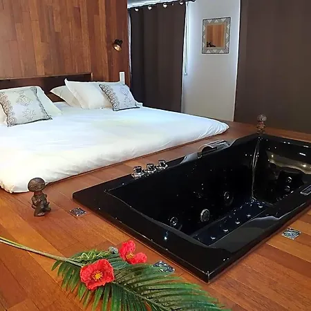 Au Secret Des Bregines Bed & Breakfast