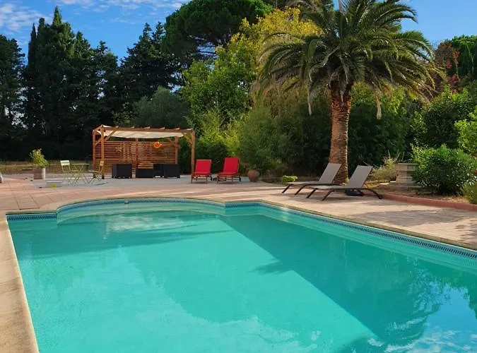 B&B Au Secret Des Bregines 4*